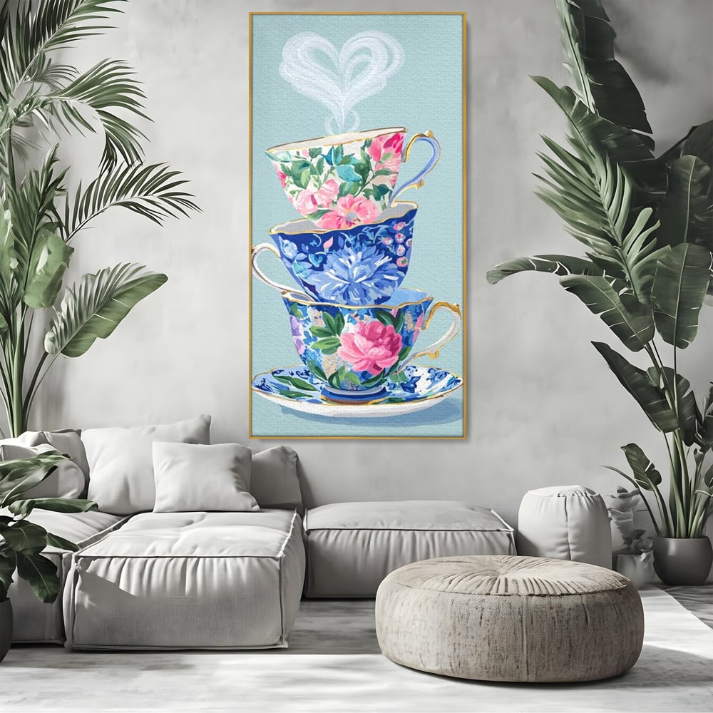 Tablou canvas cu pictura cu stiva de cesti de ceai, in rama de aluminiu auriu, pe perete intr-un living